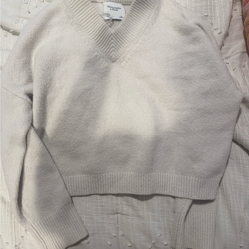 Abercrombie & Fitch Women's V-Neck Cream Sweater